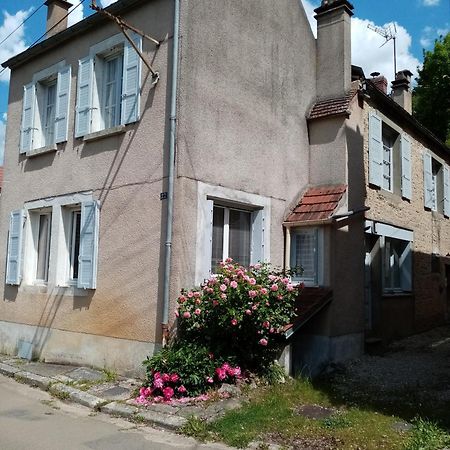 Gite Les 27 Roses Et Plus Châtel-Censoir Eksteriør billede