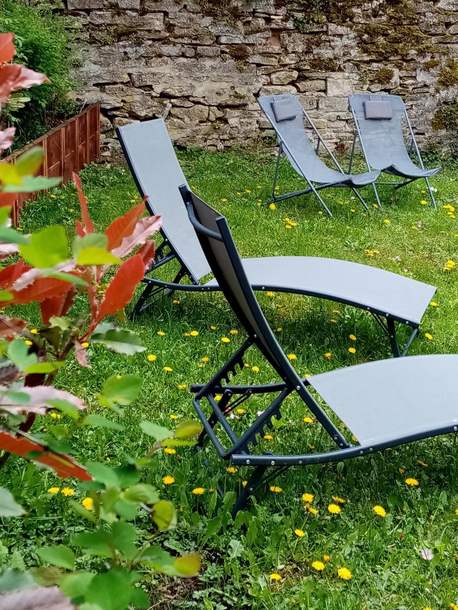 Gite Les 27 Roses Et Plus Châtel-Censoir Eksteriør billede